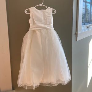 NWT David’s Bridal Flower Girl Dress